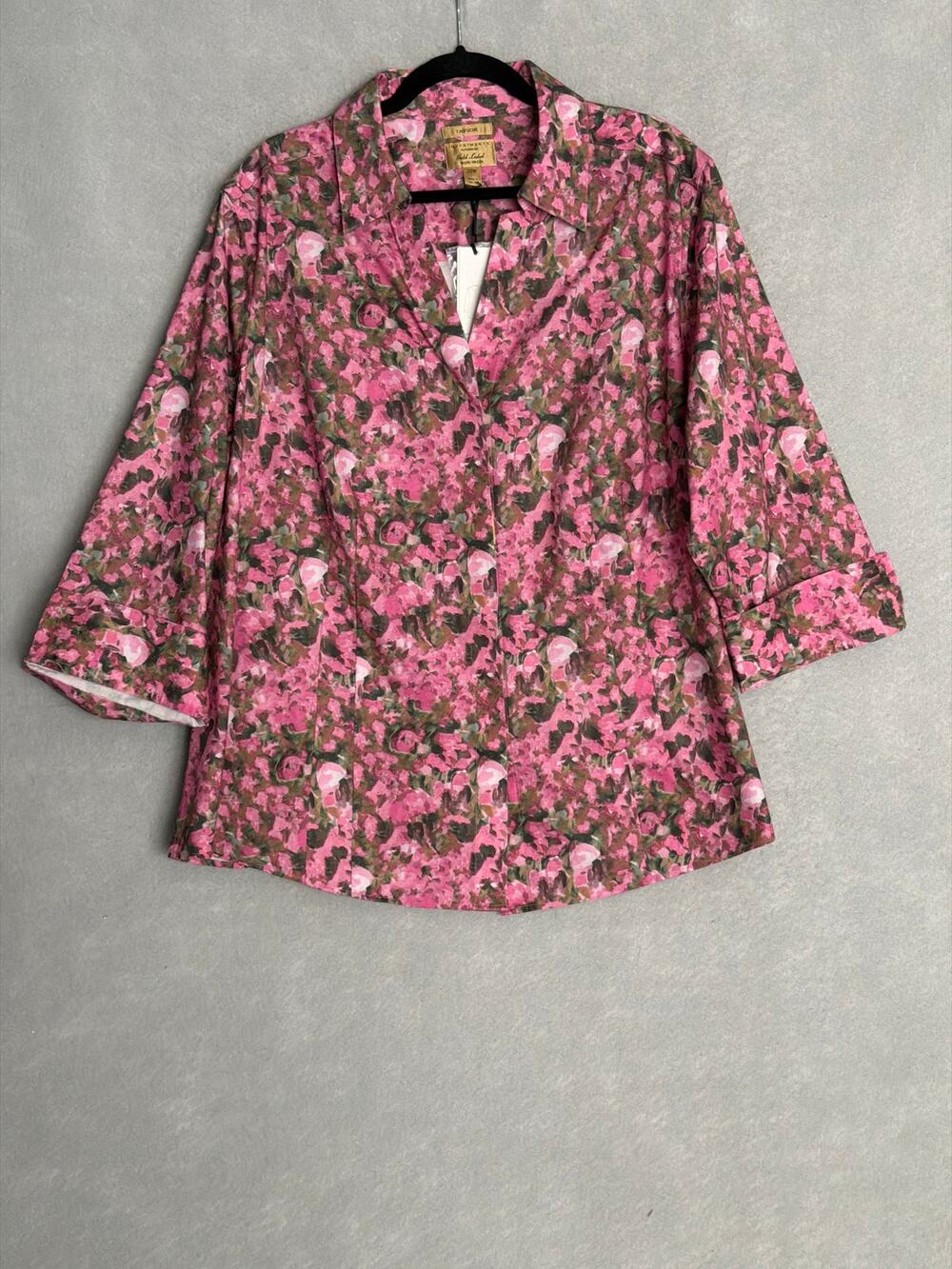 Taylor Investments Woman Non-Iron Top in Floral Fields Women's Size 12 NEW